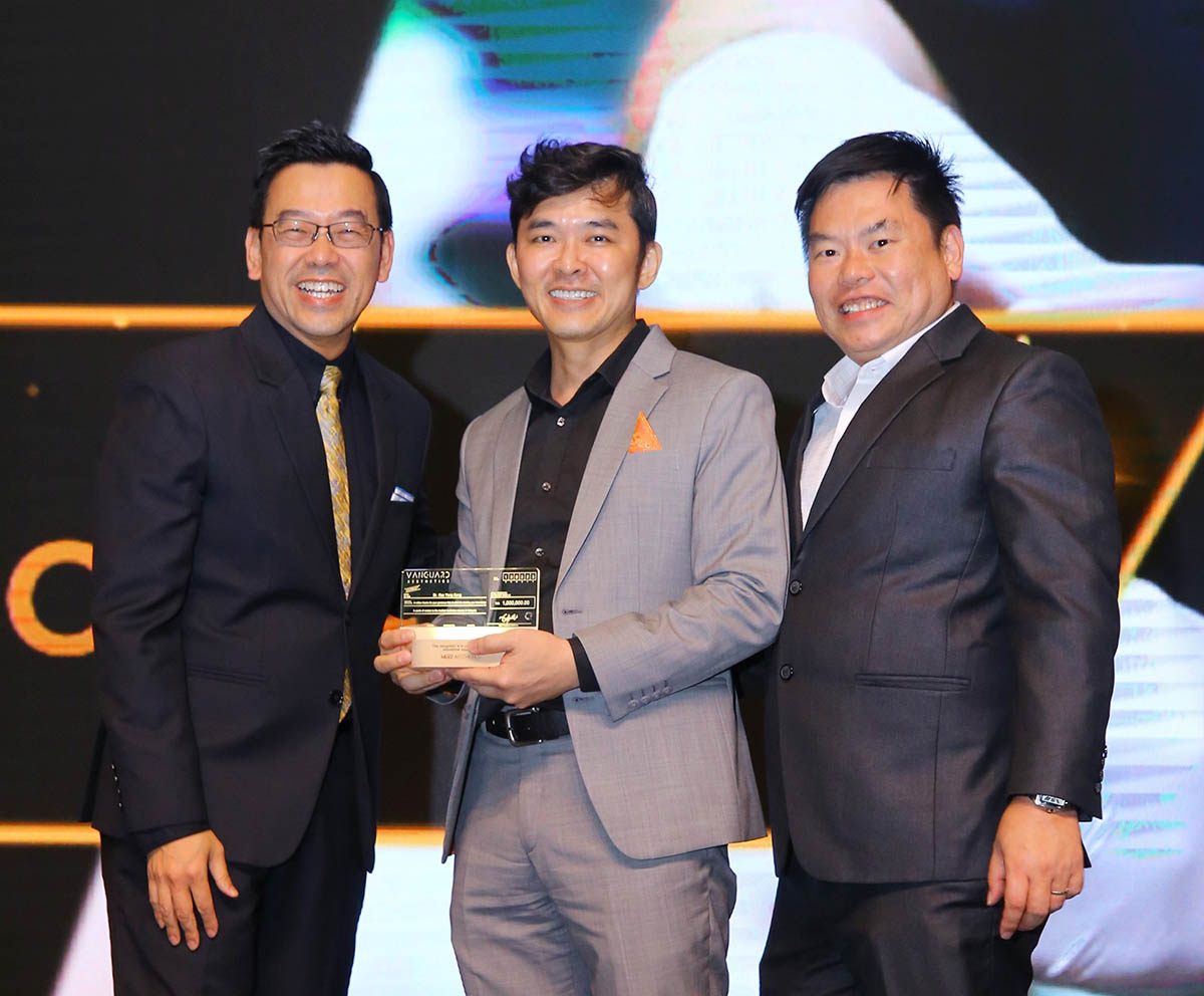 Dr Kee Yong Seng At The 2023 Merz Aesthetic Golden Record Award 02